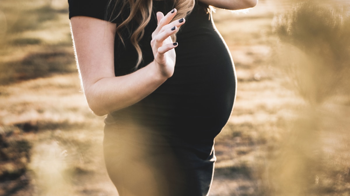 Simple Ways to Ease Hip Pressure at Night During Pregnancy - Bump to Baby Guide