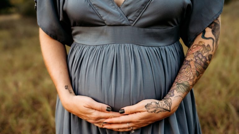 How to Build a Comfortable Pregnancy Rest Corner - Bump to Baby Guide