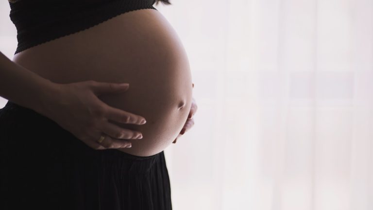 What to Look for in a Pregnancy Support Belt - Bump to Baby Guide