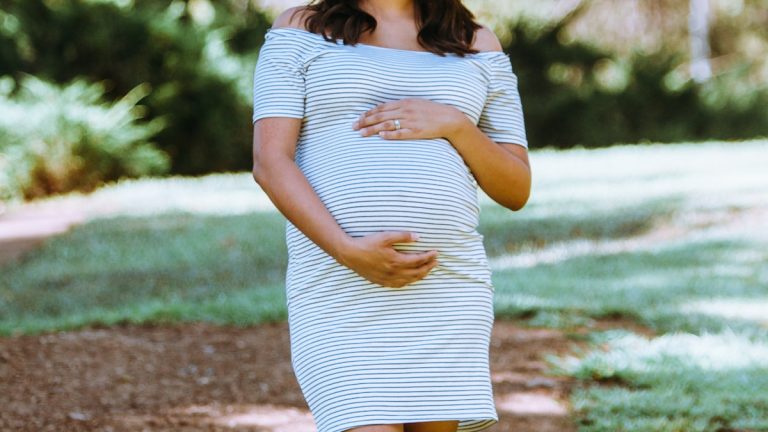 How to Stay Comfortable While Sitting During Pregnancy - Bump to Baby Guide