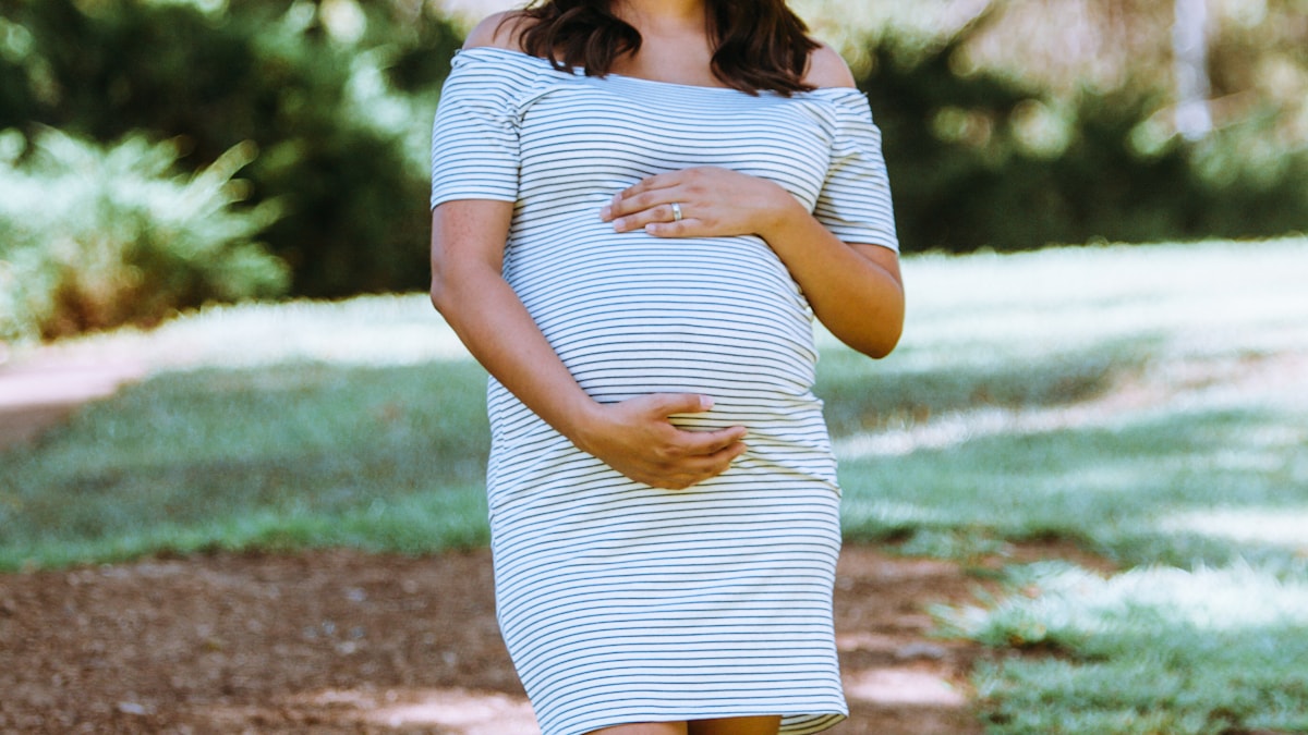 How to Stay Comfortable While Sitting During Pregnancy - Bump to Baby Guide
