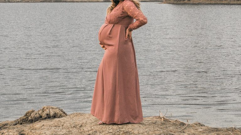 How to Choose a Maternity and Nursing Nightgown - Bump to Baby Guide