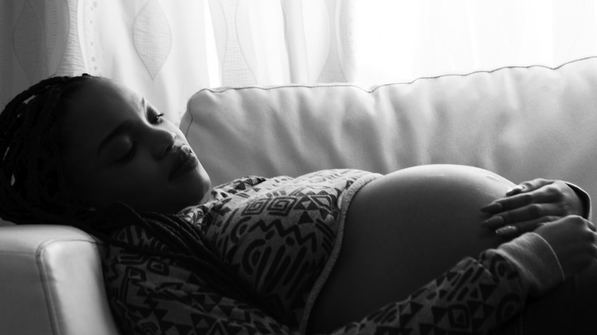 Everyday Pregnancy Bag Essentials - Bump to Baby Guide