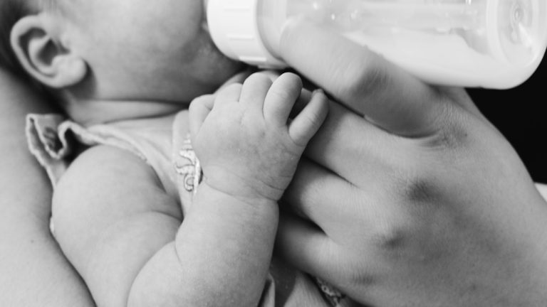 How to Choose a Crib Mattress - Bump to Baby Guide