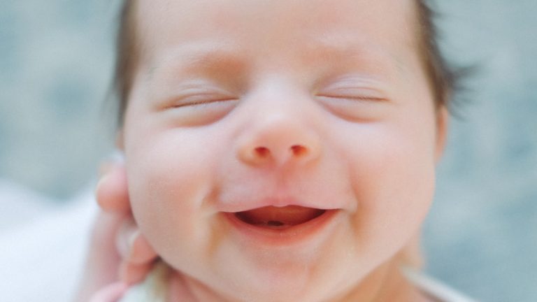 Wearable Breast Pump Features to Compare - Bump to Baby Guide
